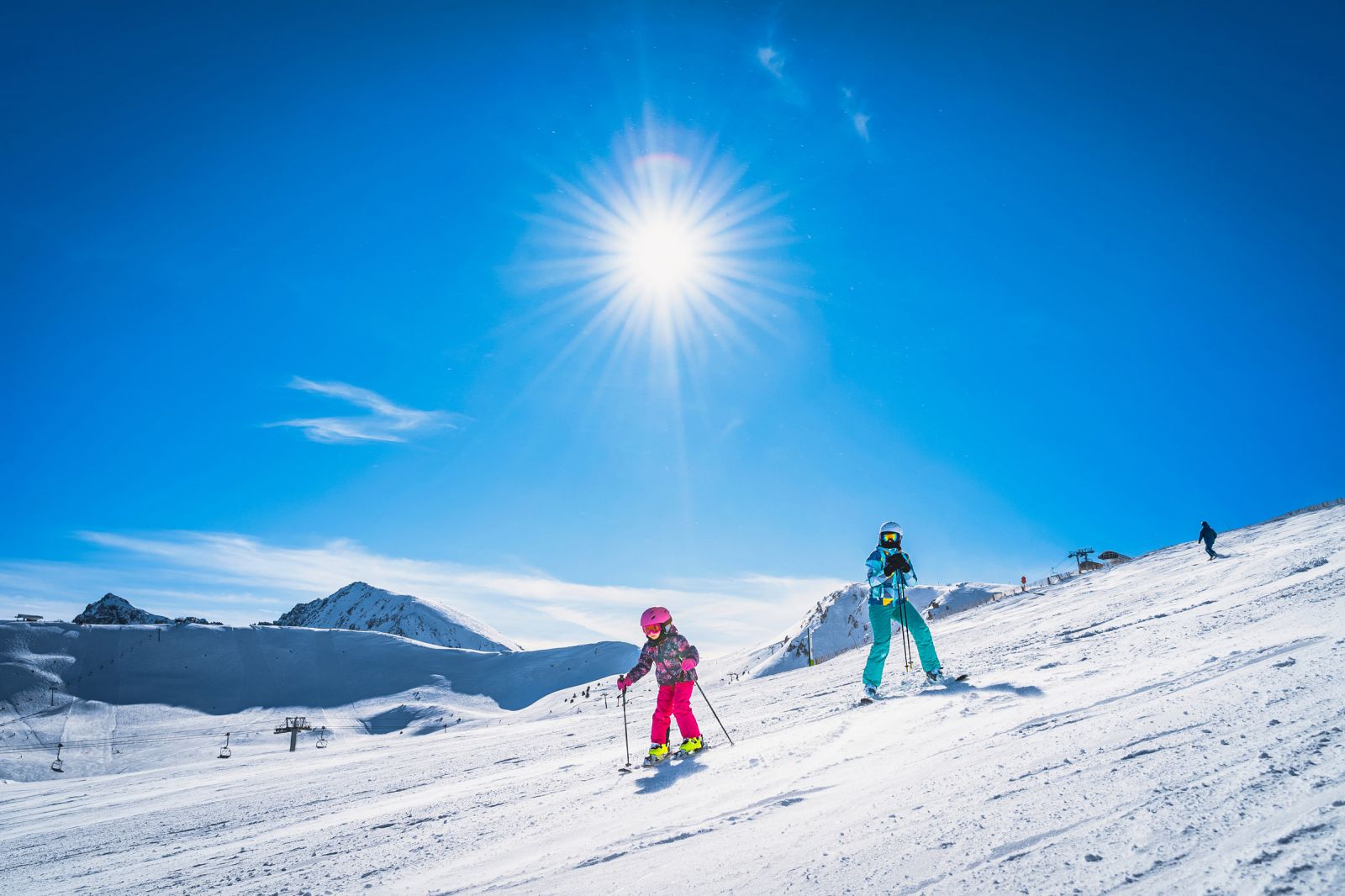 Skier avec les enfants dans les Pyrénées