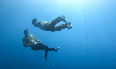 THÉÂTRE : OUT OF THE BLUE