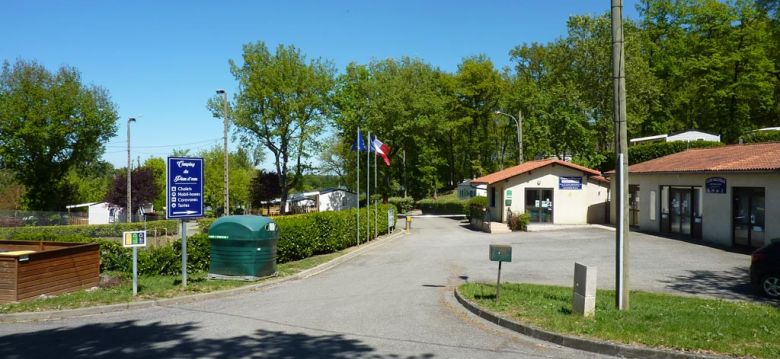 Rieux-Volvestre lake campsite