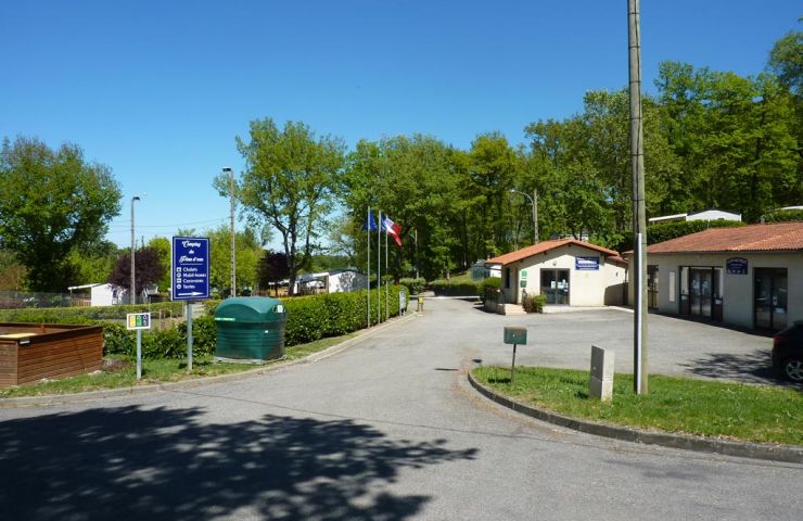 Rieux-Volvestre lake campsite