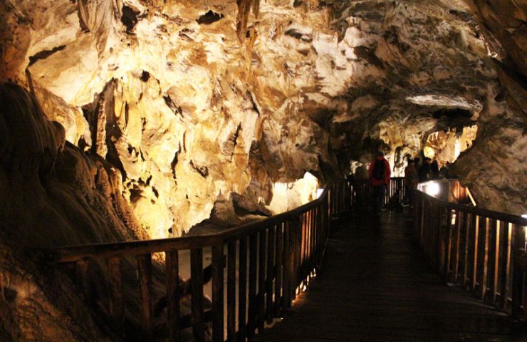 Caves of Médous