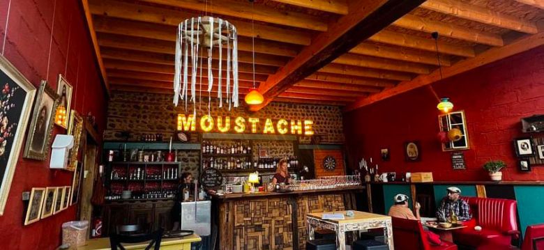 Maison Moustache