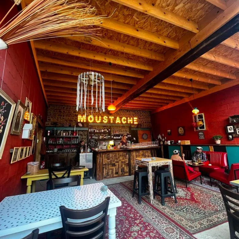 Maison Moustache