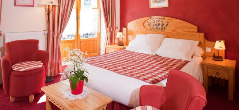 Hôtel Le Bois Joli & Ski Bar