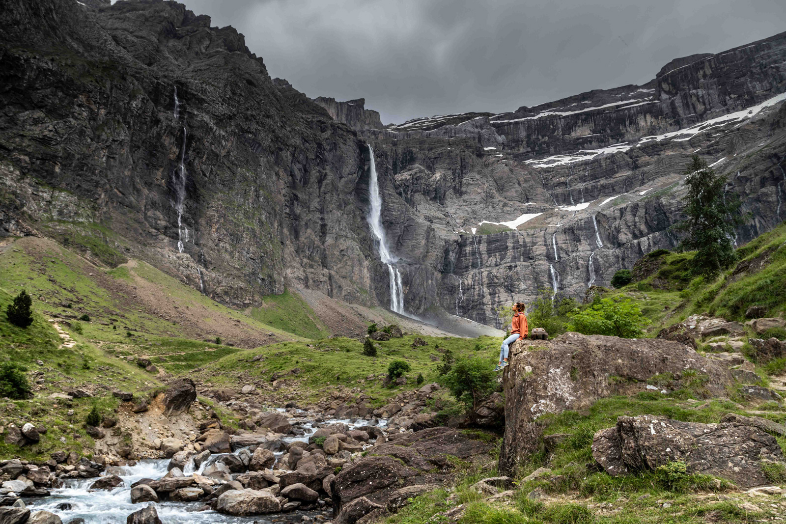 Explore the Cirque de Gavarnie, a natural wond ...