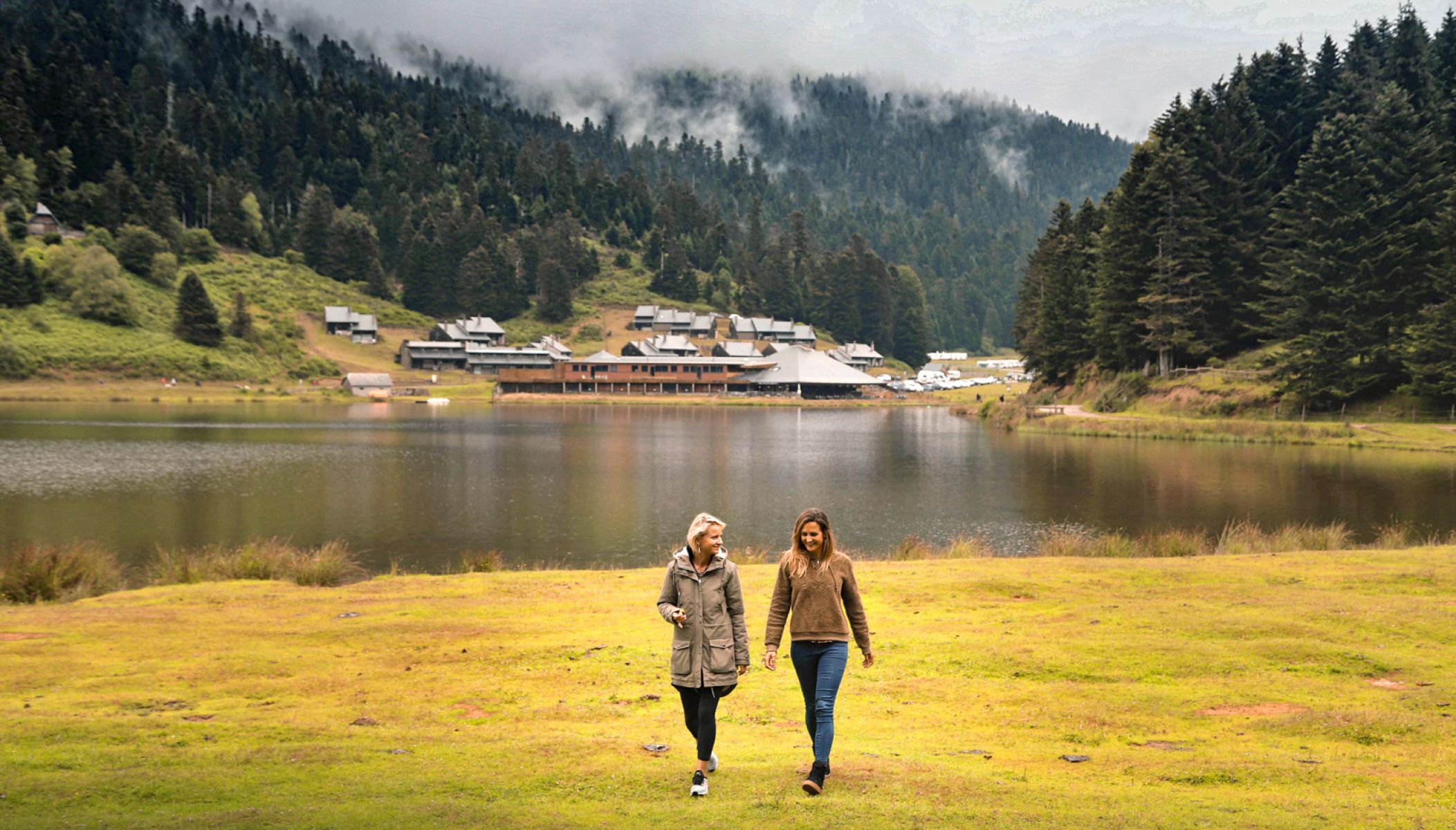Autumn walk around Lake Payolle