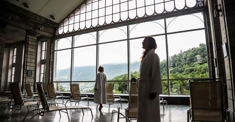 Relaxation and rejuvenation at the Thermes de  ...