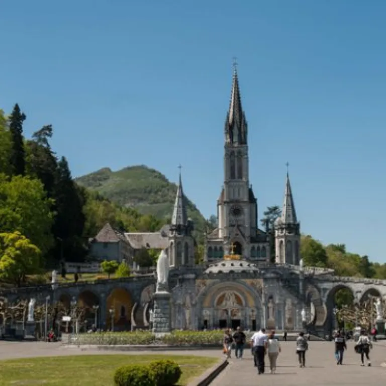 Let's visit Lourdes together