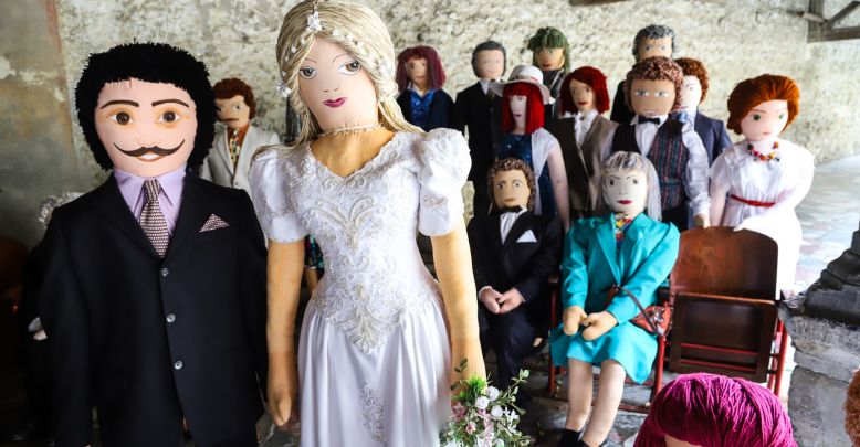 The Mounaques, these funny dolls from Campan