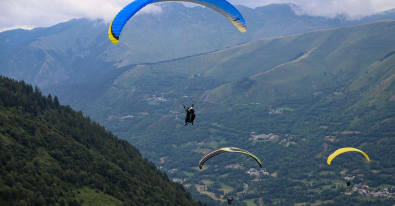 Baptême de parapente au-dessus du lac de Génos ...