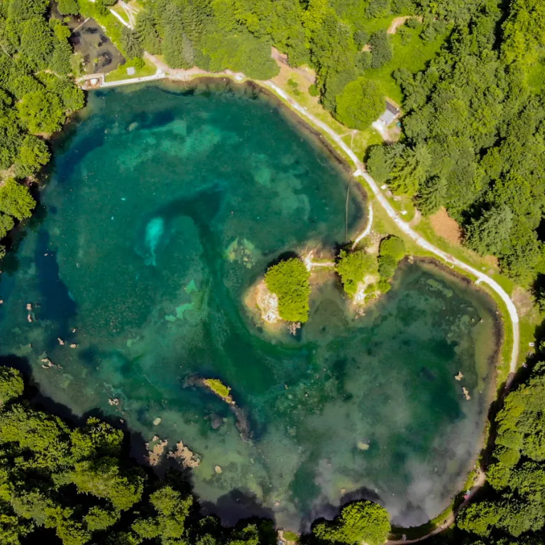 El lago Bethmale en Couserans, un paraíso para ...