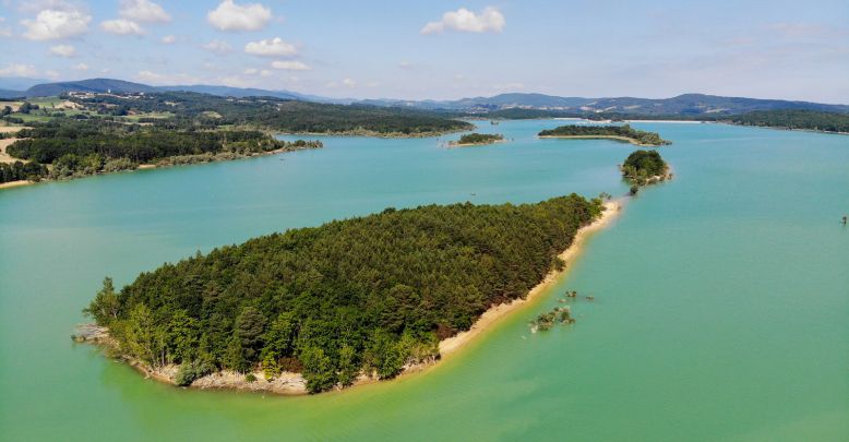 Bucolic escape to Lake Montbel, one of the mos ...