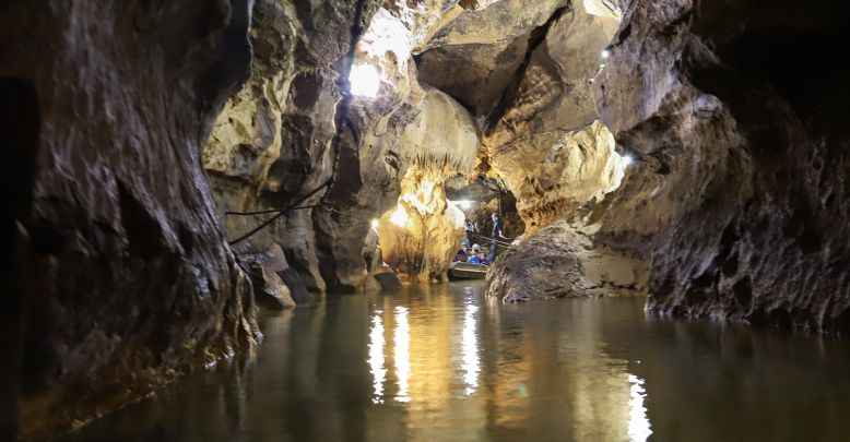 La rivière souterraine de Labouiche : voyage a ...