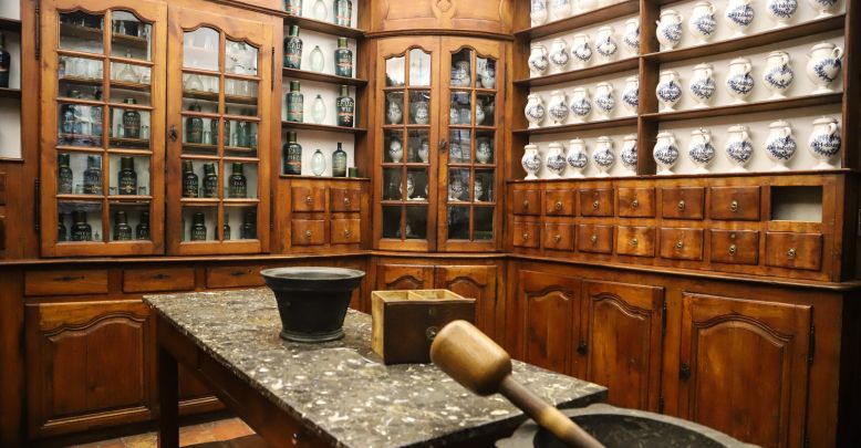 La auténtica farmacia del siglo XVIII de Saint ...