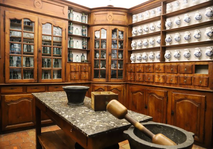 The authentic 18th century pharmacy of Saint-L ...