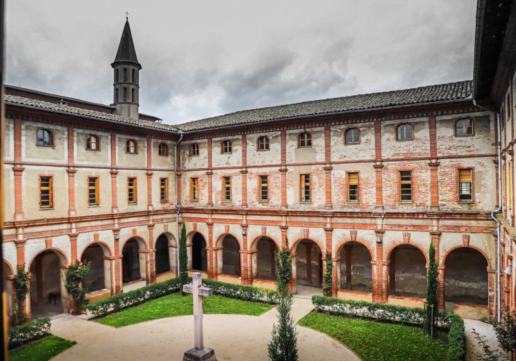 Unusual visit of the Convent of the Carmelites ...