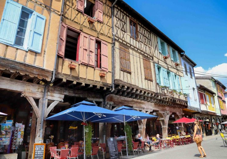 La ciudad medieval de Mirepoix, joya arquitect ...