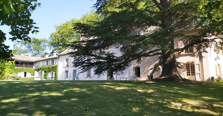 Le Clos Cathala, séjour de charme, entre arbre ...