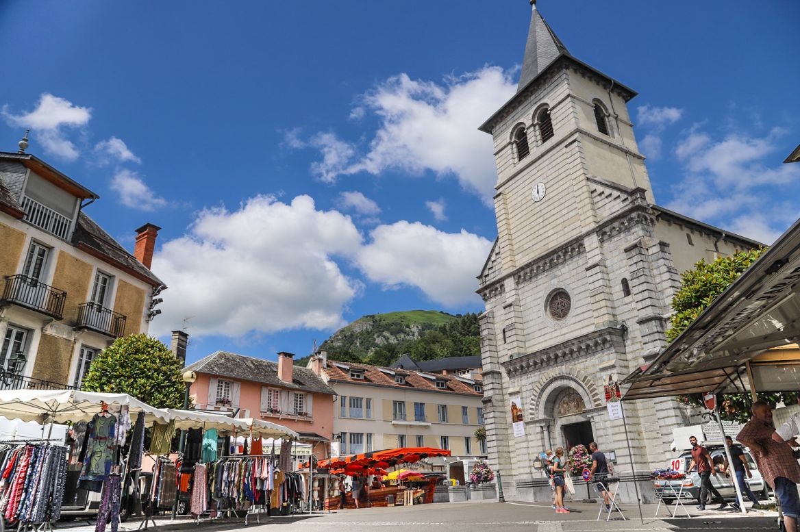 Argelès-Gazost: un paseo por un pueblo con enc ...