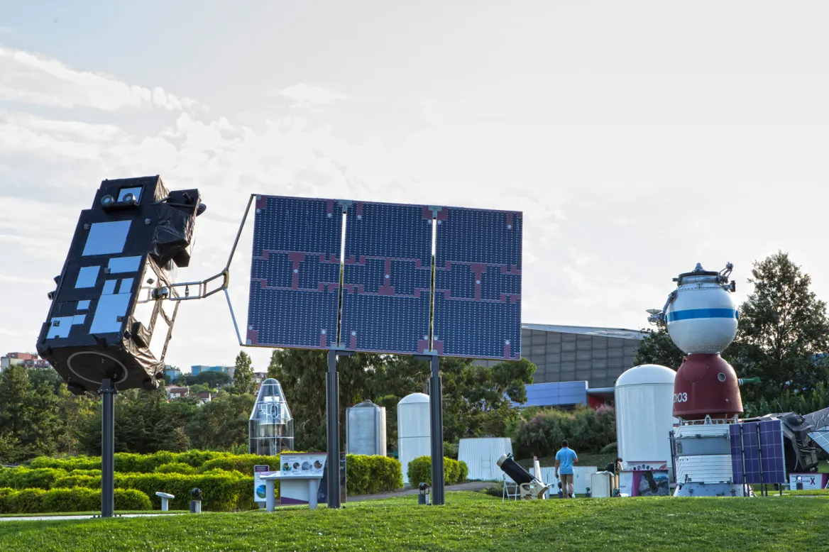 1:1 scale replica of the Copernicus-Sentinel-3 satellite at the Cité de l'Espace