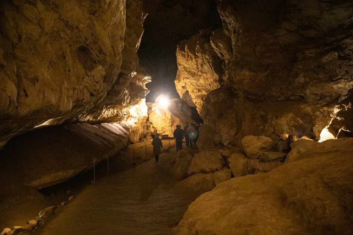 Esparros chasm