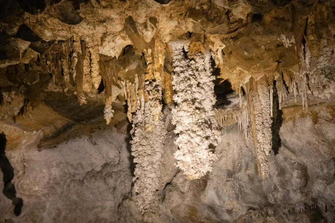 Esparros chasm