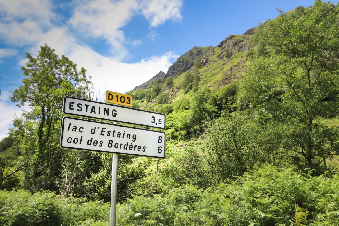 Señal hacia el lago Estaing