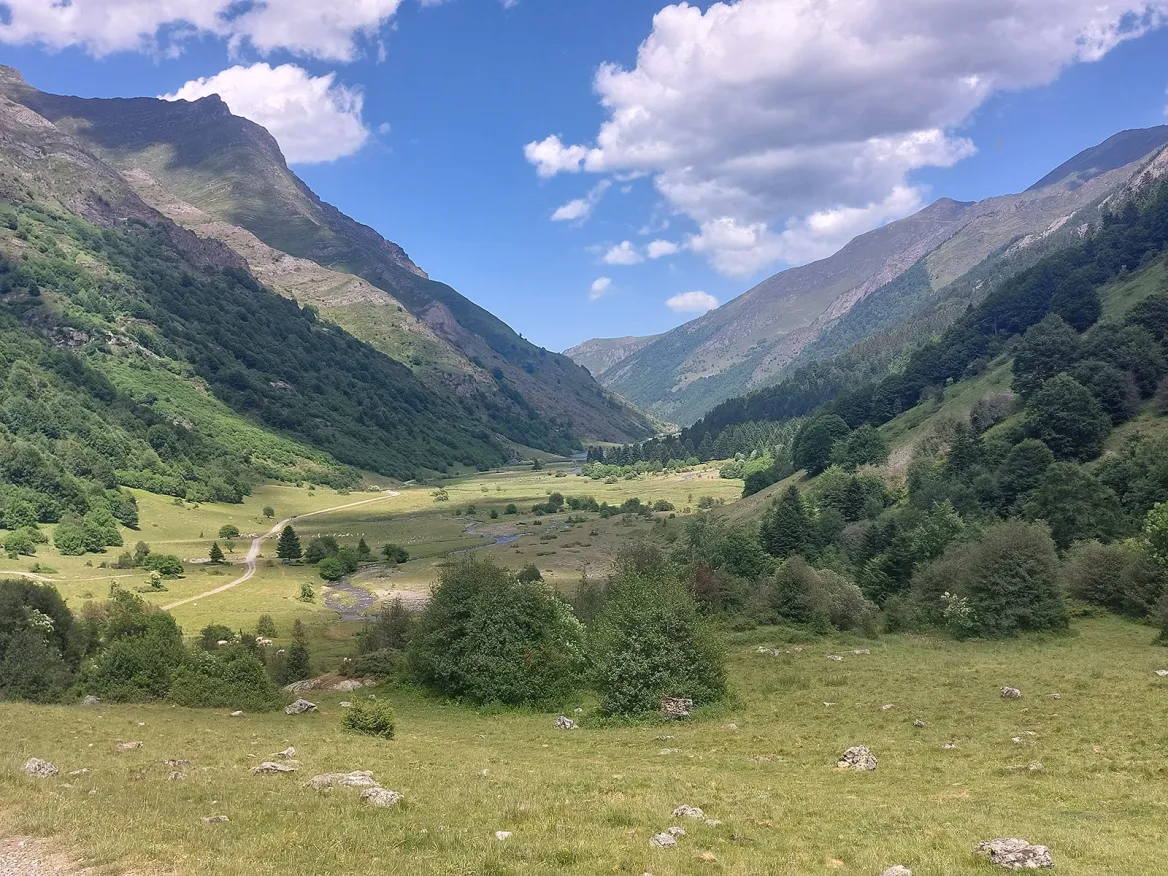 Senderismo en el lago Estaing