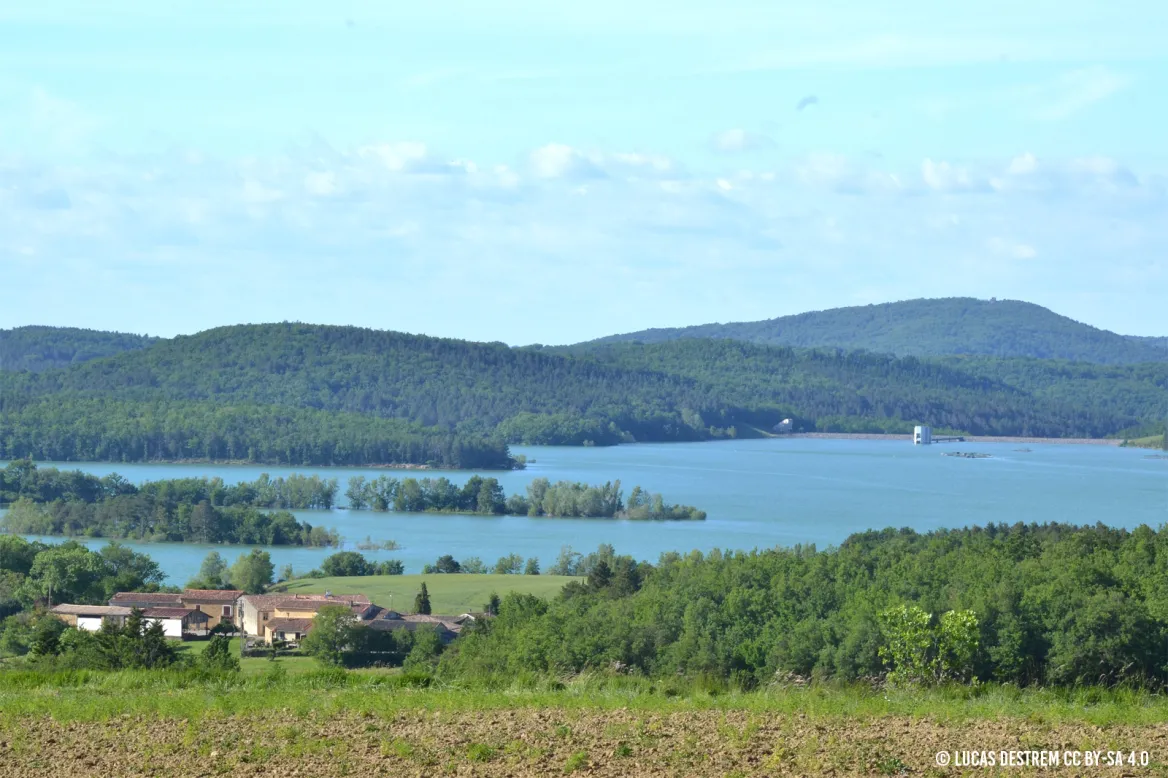 Monbel Lake