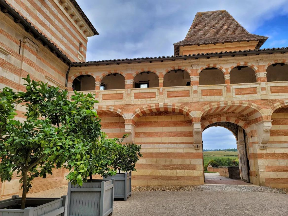 CHÂTEAU LARÉOLE