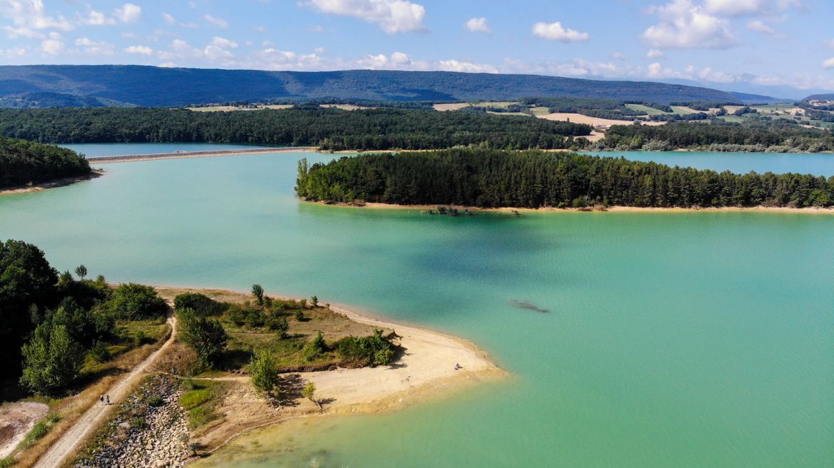 Echappée bucolique au lac de Montbel, un des plus beaux d'Ariège ...