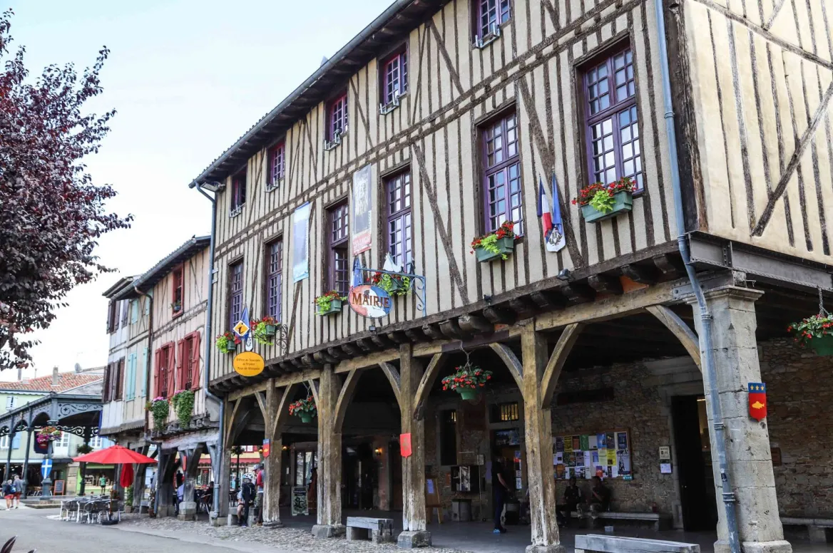 La ciudad medieval de Mirepoix, joya arquitectónica de Ariège