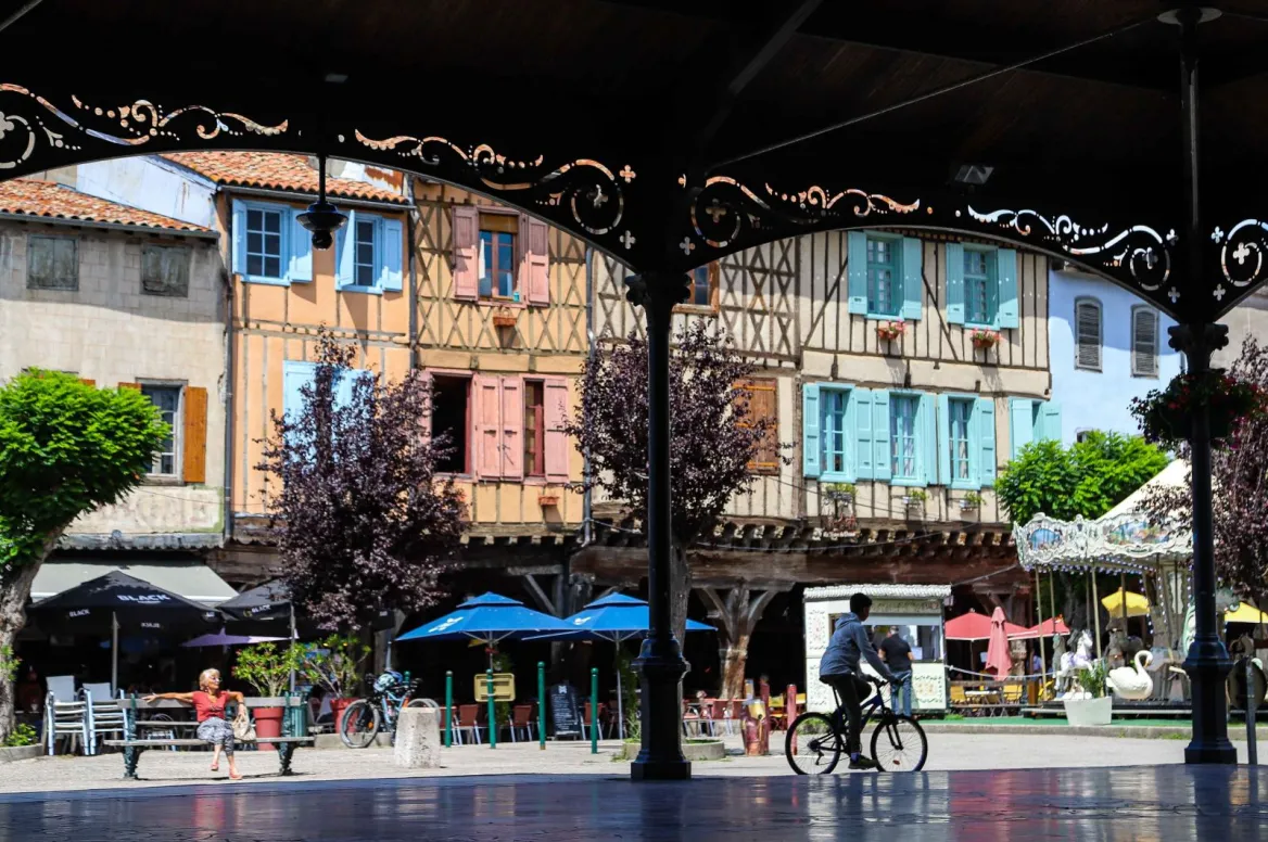 La ciudad medieval de Mirepoix, joya arquitectónica de Ariège