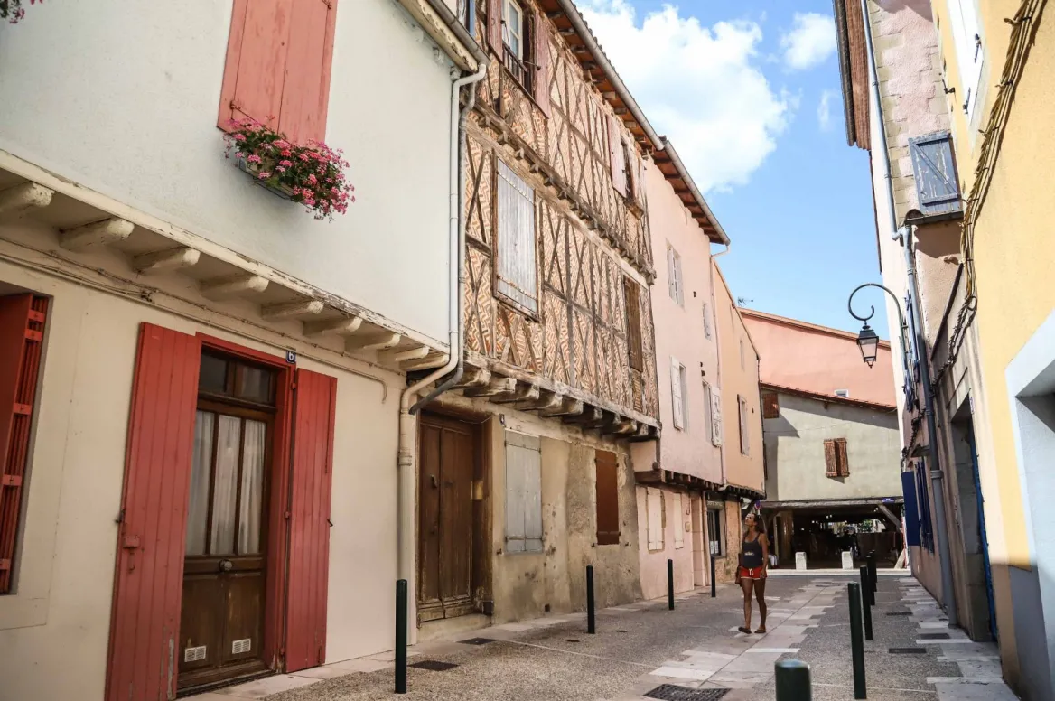 La ciudad medieval de Mirepoix, joya arquitectónica de Ariège