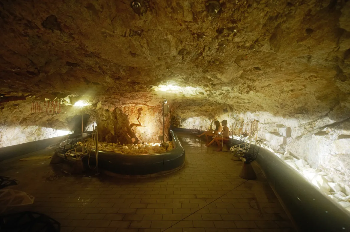 Les Thermes de Luchon -Grotte Photo de Dominique Viet