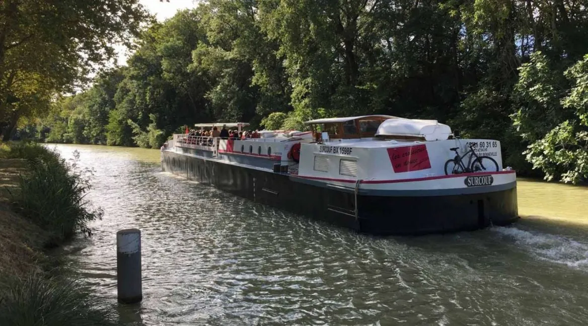 Toulouse en été en péniche