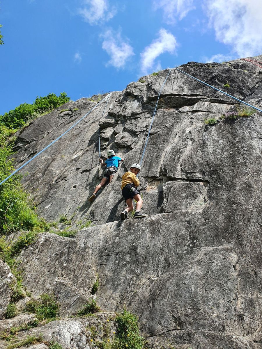 Parque Central de los Pirineos en verano con la familia.