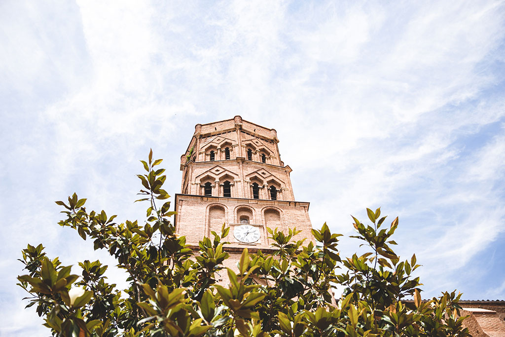 The Saint-Nicolas church dominates this district of Toulouse
