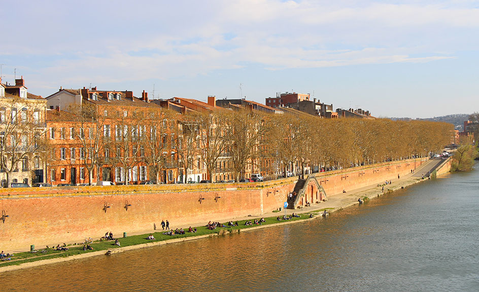 The legendary banks of the Garonne from the Pont Neuf