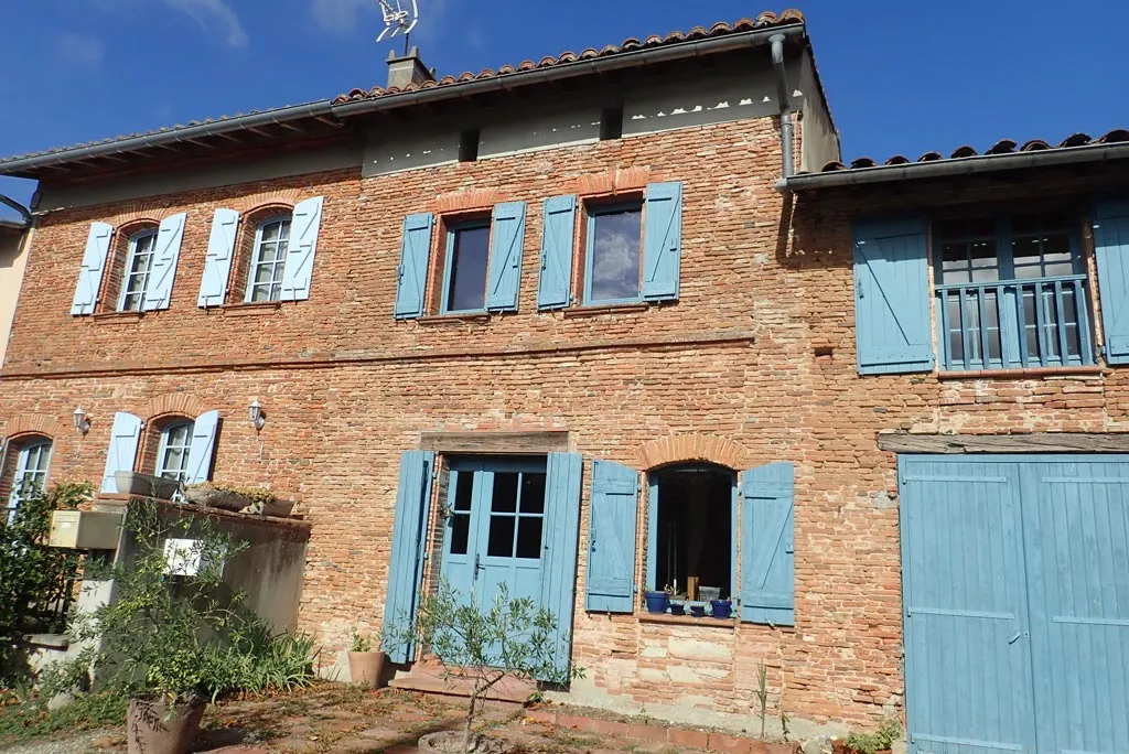 Mongeard maison en briques