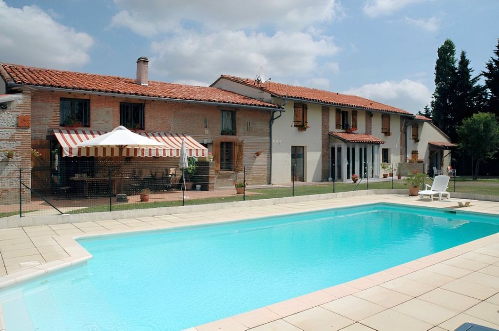 Serres d'en Bas - Chambres d’hôtes avec piscine et gîtes à Cintegabelle